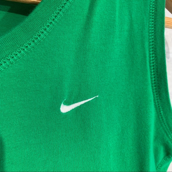 NIKE WOMEN'S WORKOUT TANK APPLE GREEN VNECK EMBROIDERED LOGO SIZE MEDIUM - Picture 3 of 7